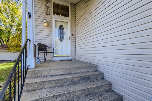04 Exterior Front Entry.jpg